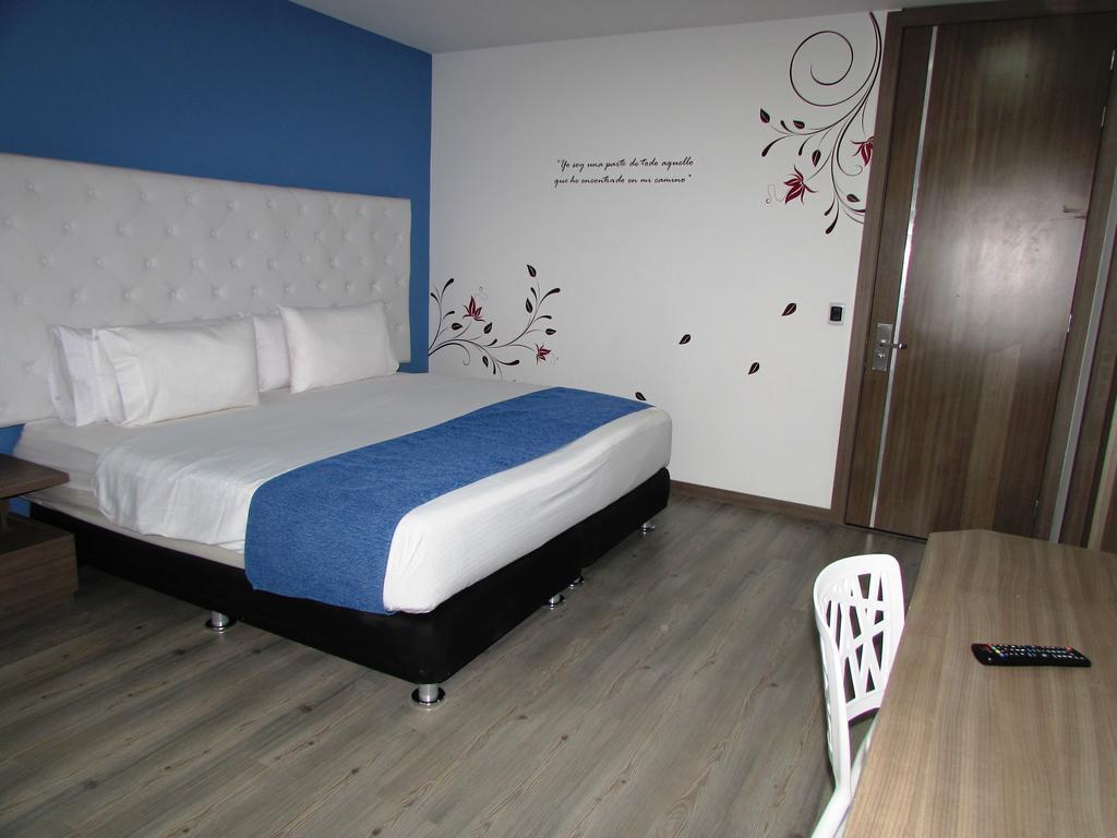 Aw Hotel Plaza Miranda Bogotá Szoba fotó